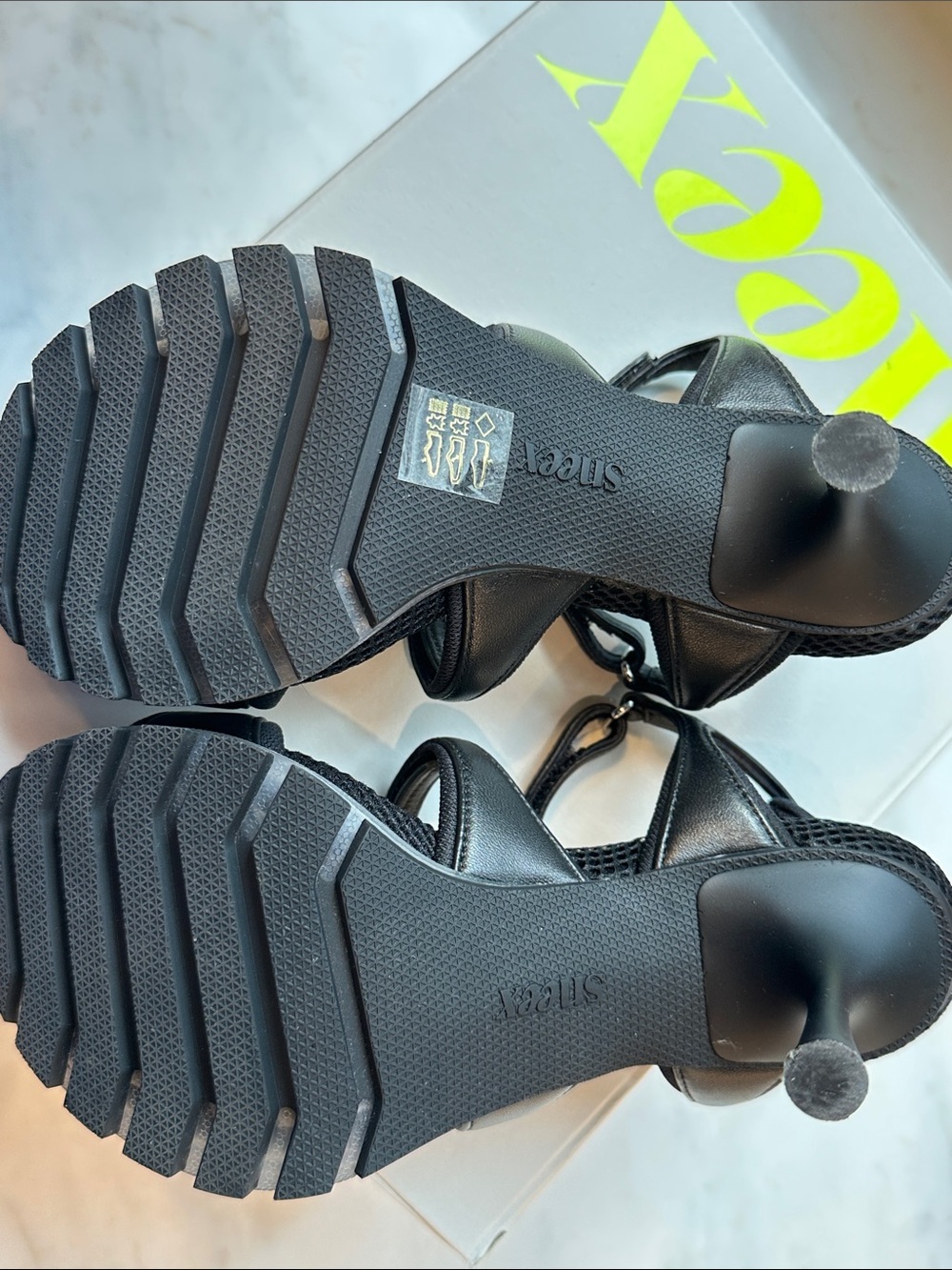 Women's Black Sneex "Charlie" sandals, Size 6! - Picture 2 of 15